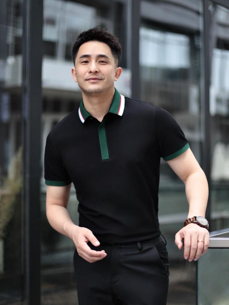 中老年男士拍照怎么摆姿势呢?