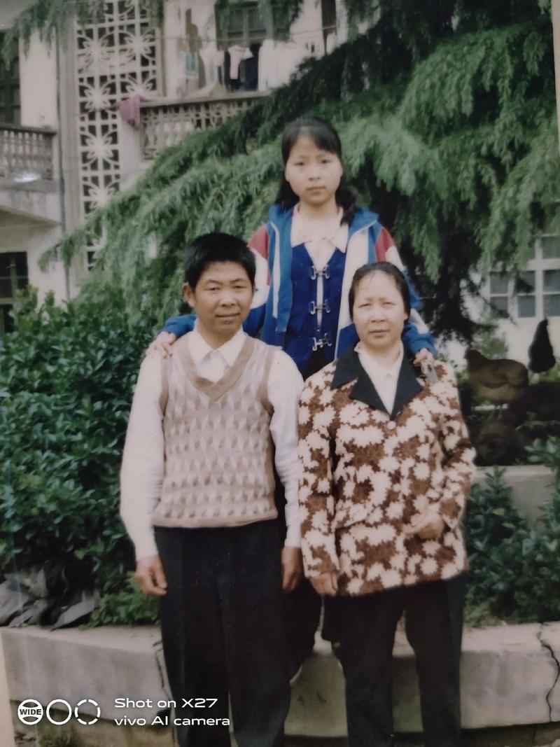 家里的老照片怎样翻拍留存电子版