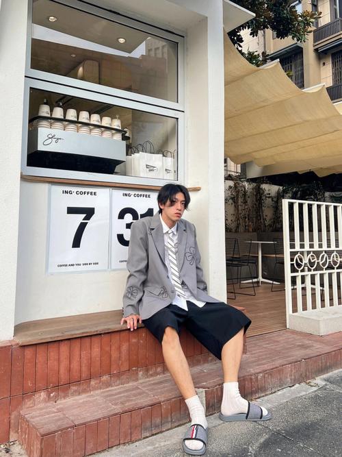 男生街边自拍技巧