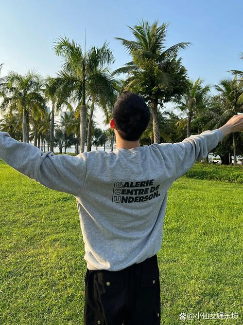 男生拍背影怎么摆姿势好看