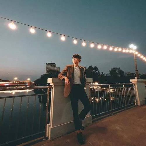 拍照姿势男士帅气图片