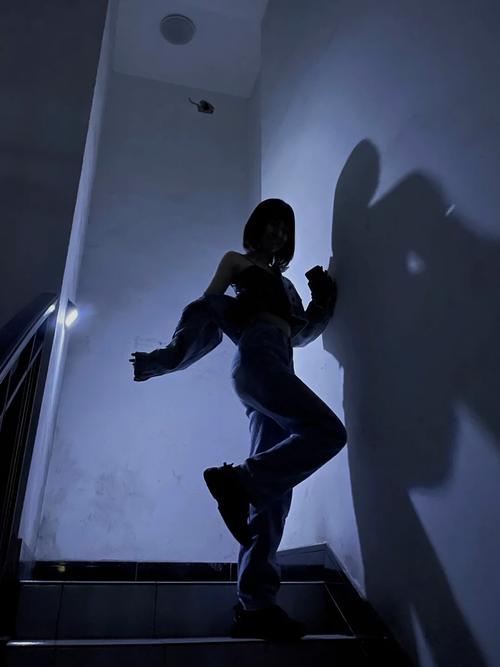 不露脸万能姿势?社恐表情僵硬都能拍