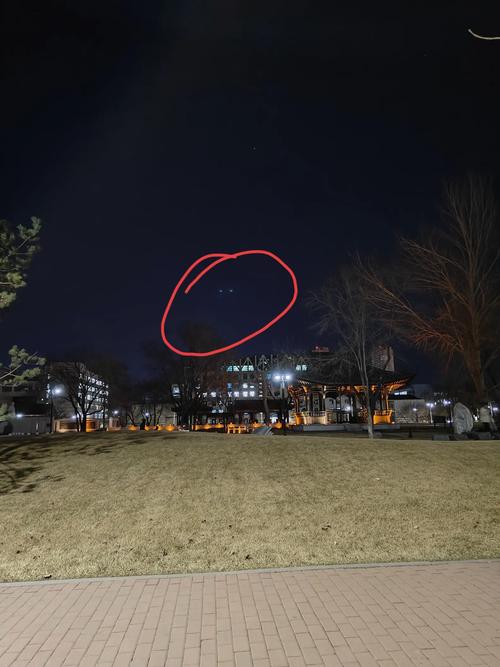 苹果手机拍照时有光点