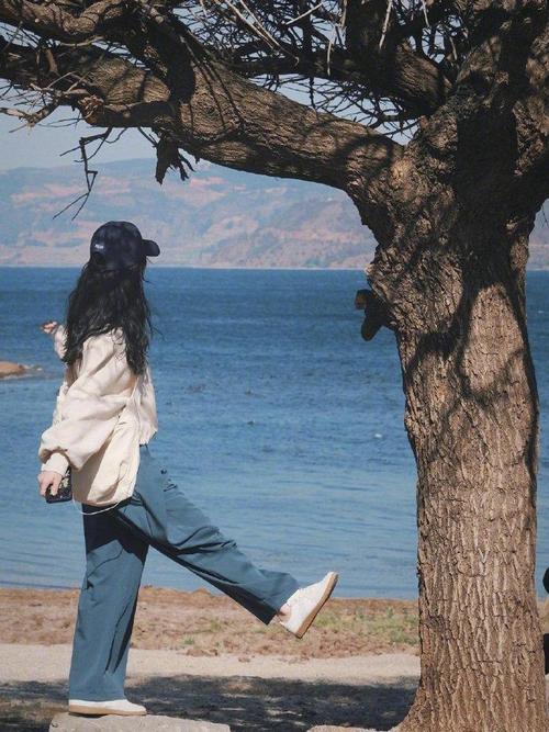 天气冷这样拍女生不漏脸氛围拍照姿势