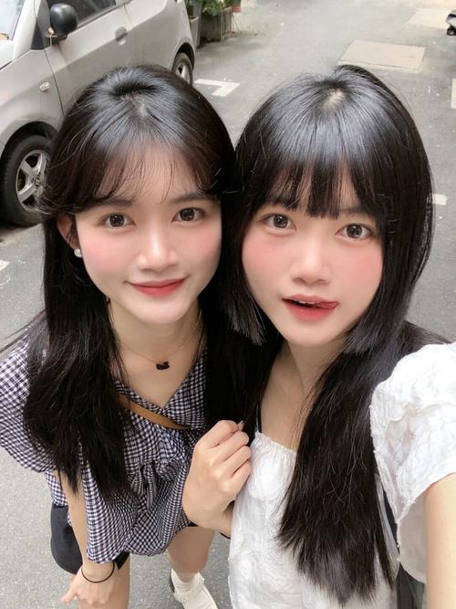 合照照相怎么显脸小