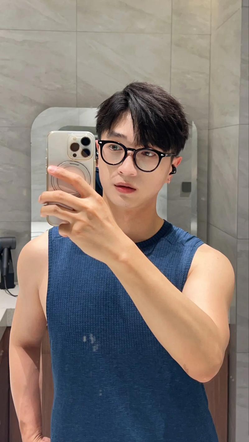 男生街边自拍技巧