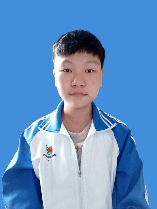 求把照片背景换成纯蓝色的,在线等...谢谢大神们