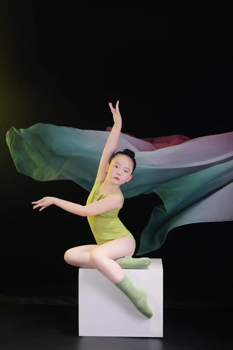 小女孩照相姿势怎么摆好看