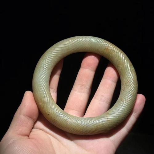 轻置玉臂什么意思?