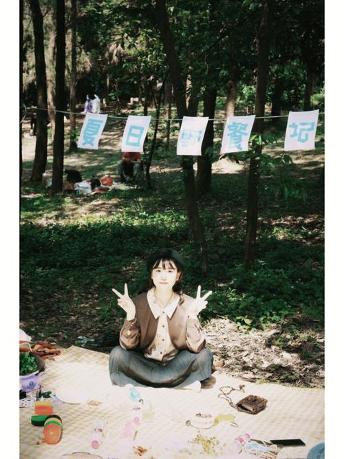 摄影高手请看,帮忙分析这个照片是怎么打光?什么方向打光?是拍出来的吗...