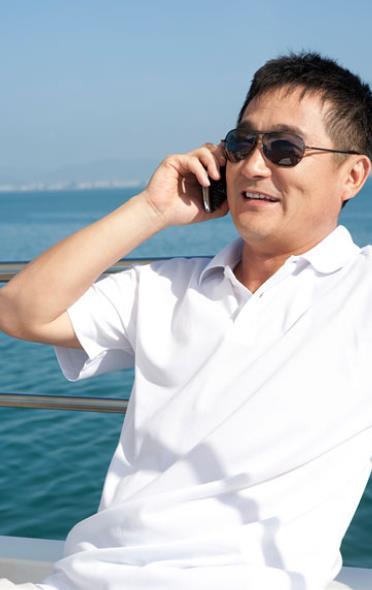 中老年男士拍照怎么摆姿势呢?