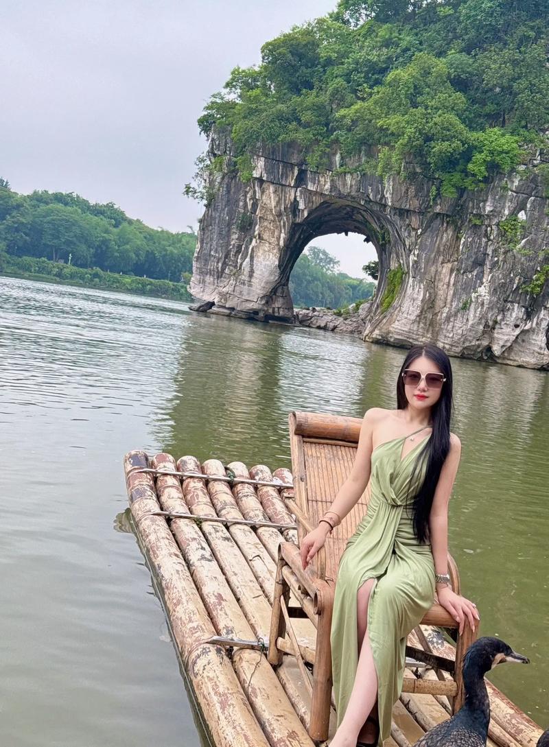 象鼻山景区的哪些地标地值得游客拍照?