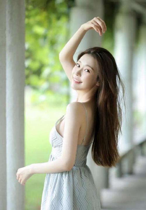 拍照的时候,怎么样才能让自己不摆剪刀手,也能拍照好看呢?