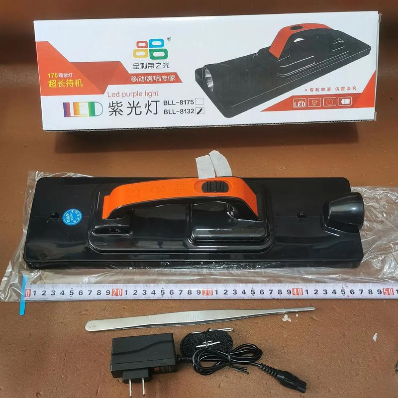 那些晚上紫色的灯是干嘛用的?