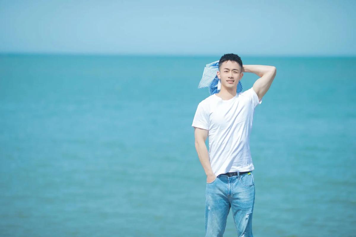 长相一般的男生,去海边,如何穿搭、拍照