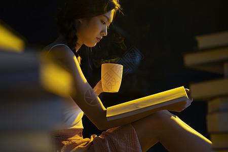 晚上怎么在房间拍影子看书