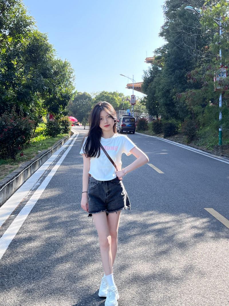 哪个角度拍照显得腿长