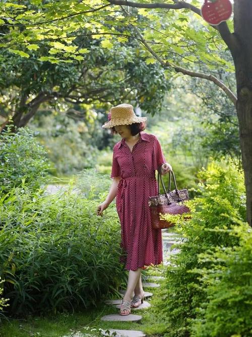 中年女士照相摆什么姿势好看