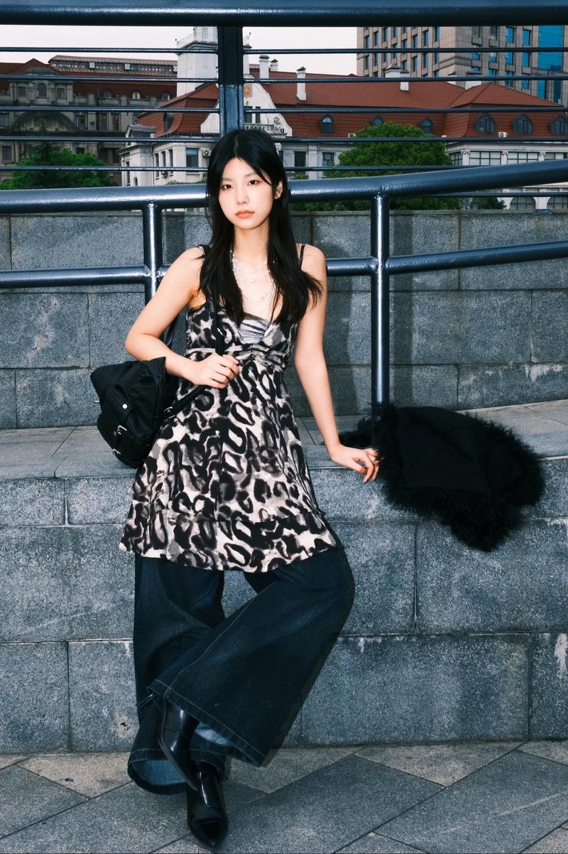 背景很亮,人物很暗,怎么能把人物拍清楚?