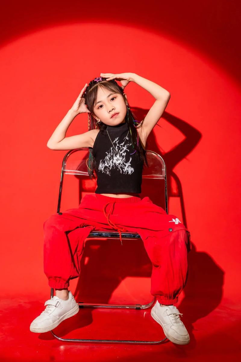 小女孩照相姿势怎么摆好看