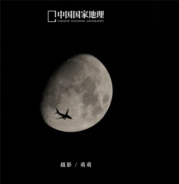 照片上显示地理位置和日期这是怎么弄的