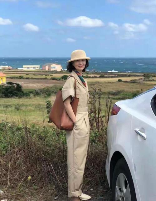 五十多岁的女人怎么拍照好看