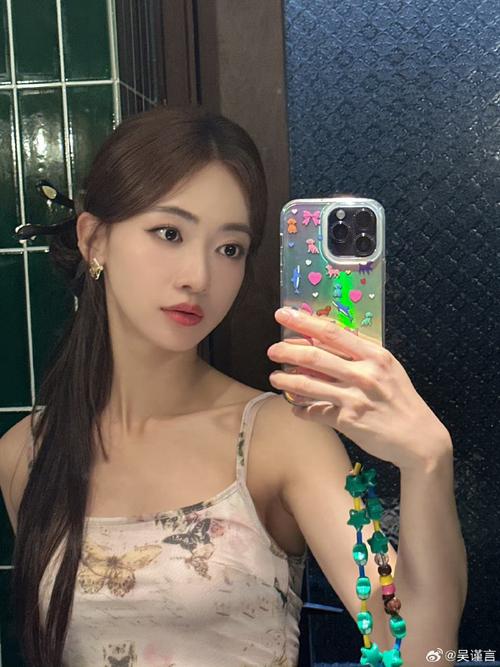 自拍照姿势怎么摆女