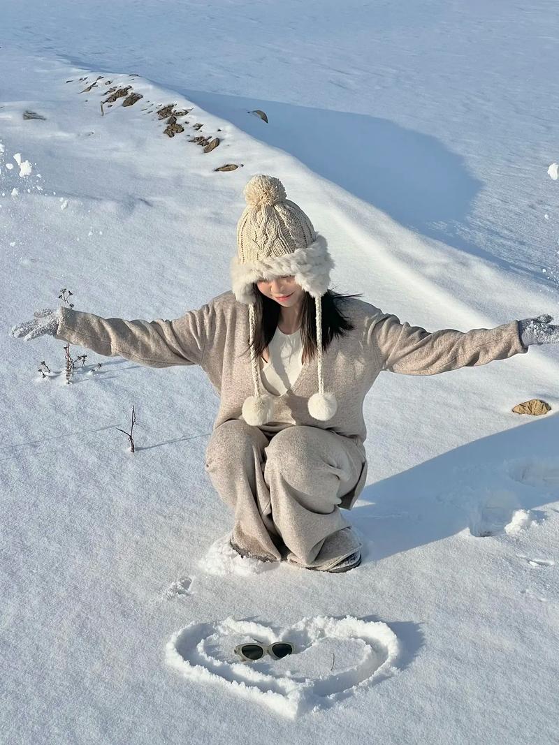 雪地里的拍照姿势有哪些?