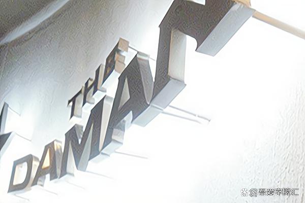 背打光字跟平面发光字有什么区别