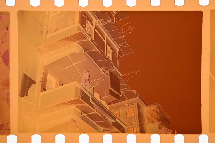 怎样可以把翻拍的照片十分清晰的处理出来??