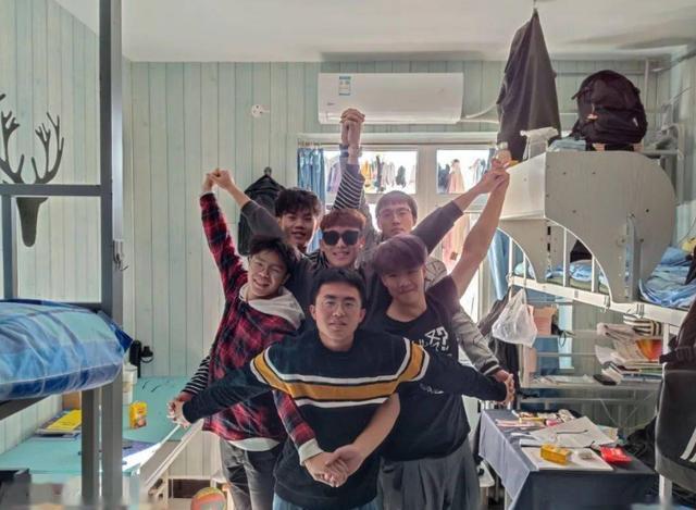 拍照姿势大全摆法查寝