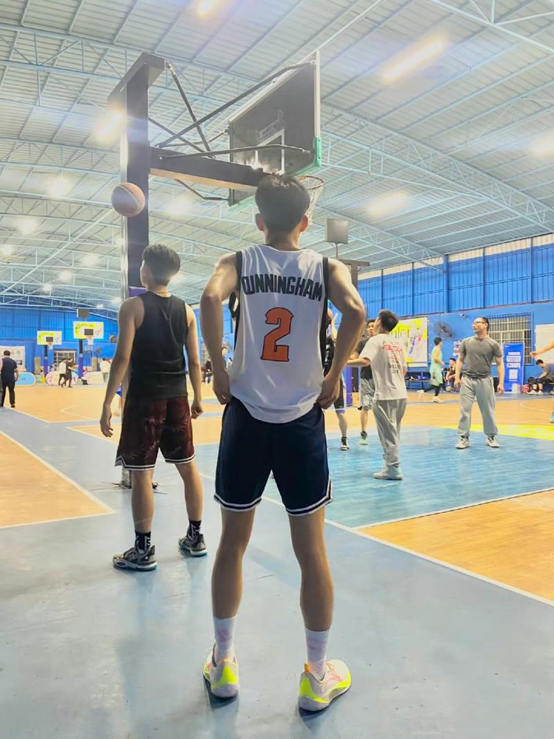 拍照姿势男士背影图3