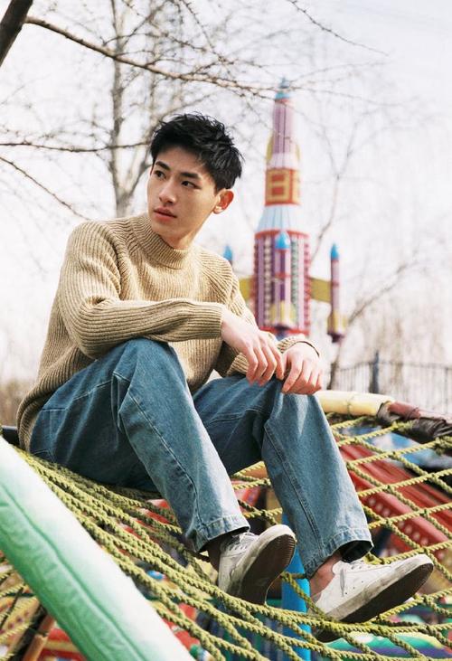 拍照姿势怎么摆好看男孩图片图2