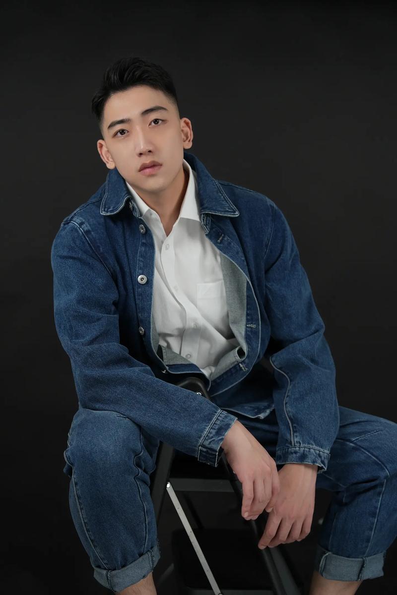 男生拍照时应该如何摆姿势?