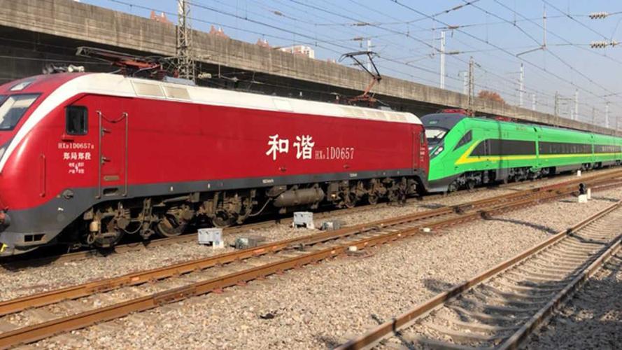 美图秀秀怎么让火车头照片变视频?