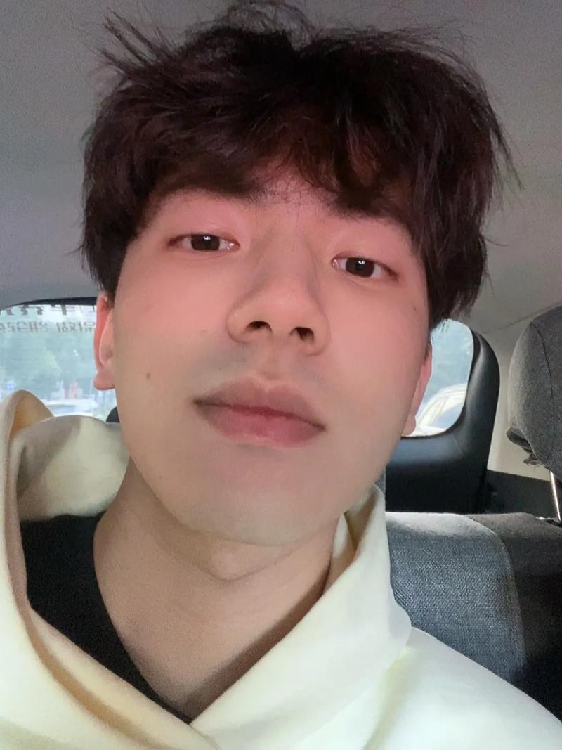 男生应该如何自拍才能好看