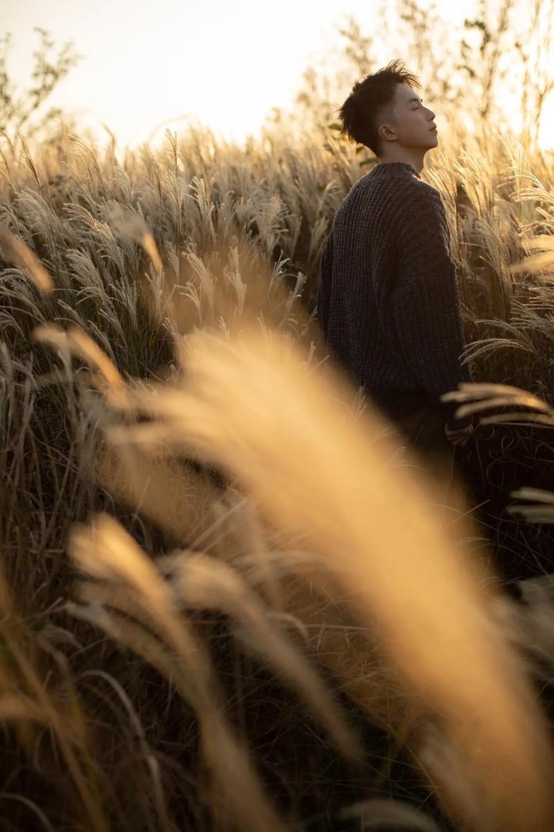 怎么拍照片摆姿势好看男