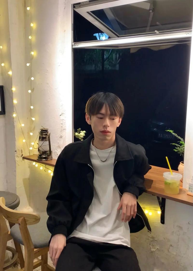 男生怎么拍照好看自拍