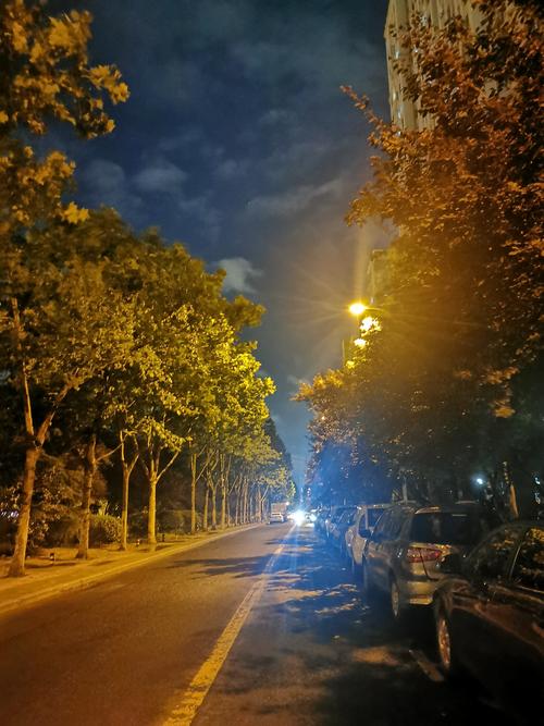 苹果手机11夜里拍照有光是什么原因?