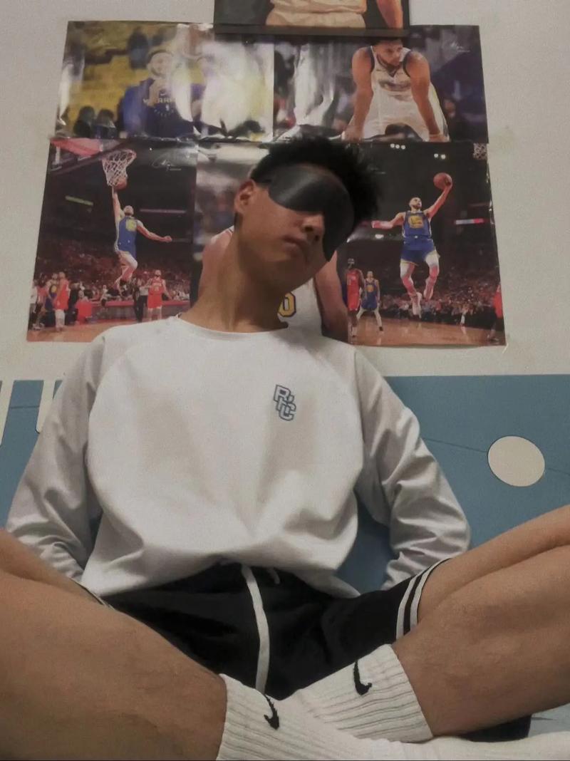 直男拍照死亡角度是什么意思