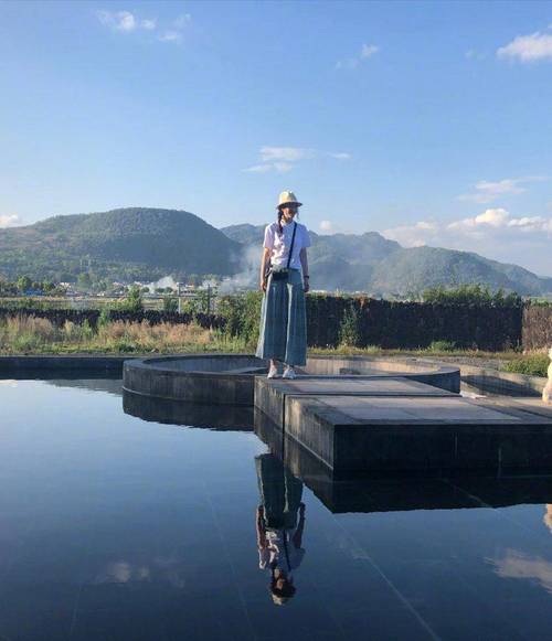 ...相机,用于出游时拍美美的照片,个人喜欢拍全身照、半身照以及风景等...