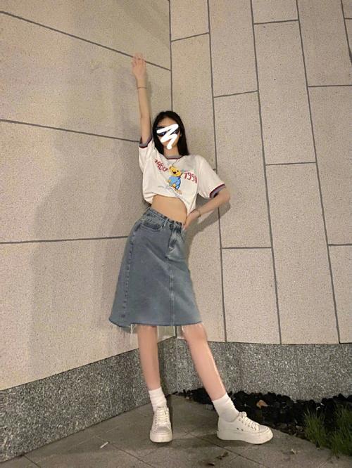 8个实用的全身站姿拍照姿势,满足显瘦显高需要,日常拍照必备