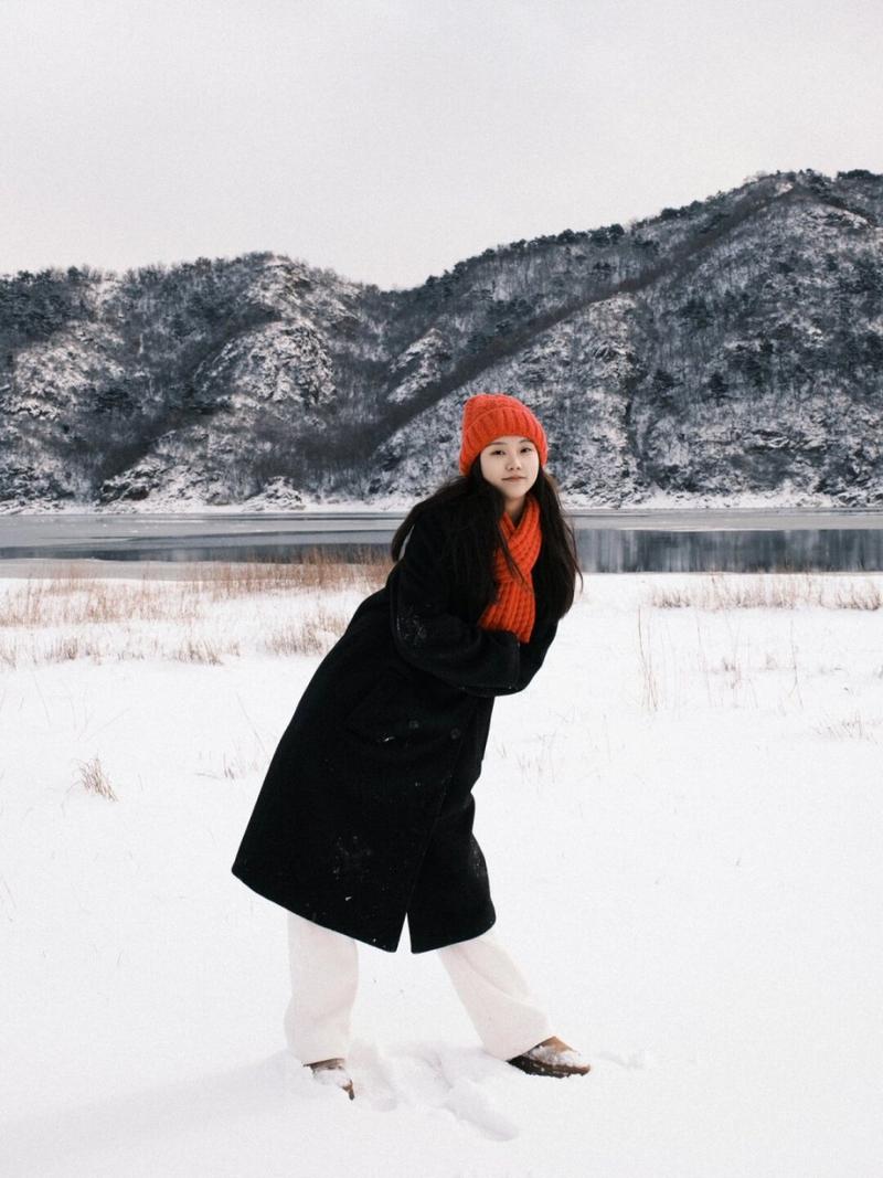 拍雪景怎么摆姿势