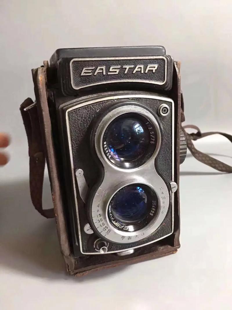 我有一款老东方照相机,请问现在市场价?有收藏价值吗?