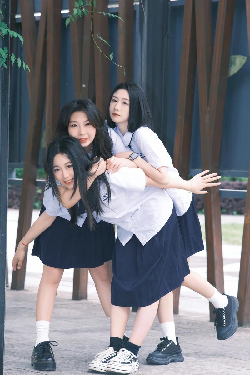 拍照姿势大全图解女生图3