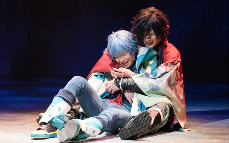 有关舞台剧的问题,两组人同时表演但是灯光切换,这种叫什么?_百度...