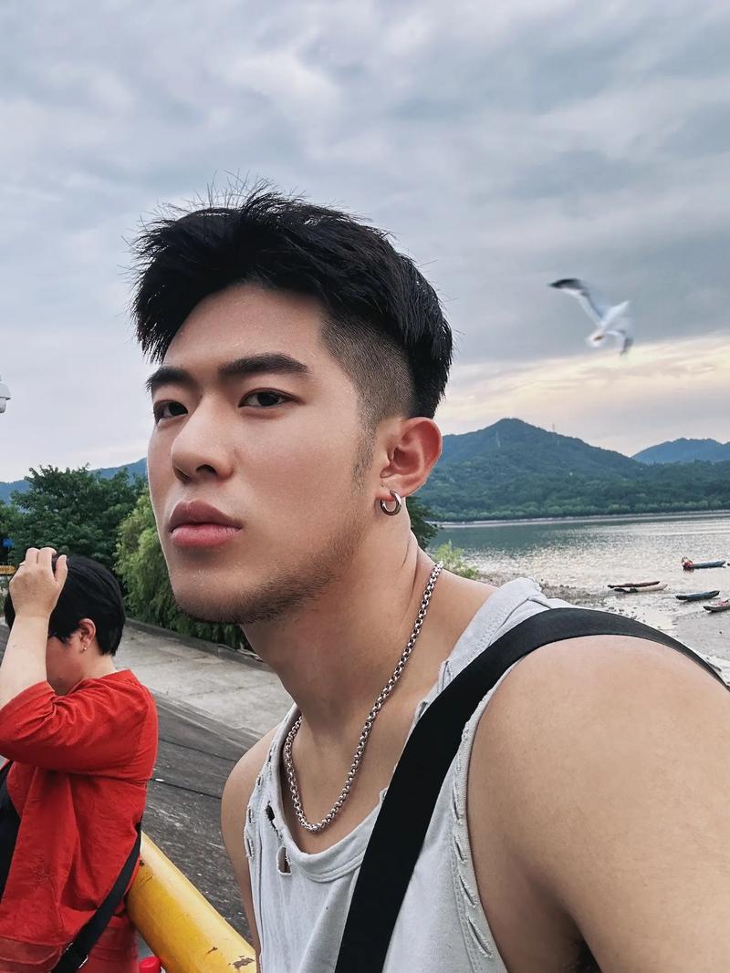 直男拍照死亡角度是什么意思