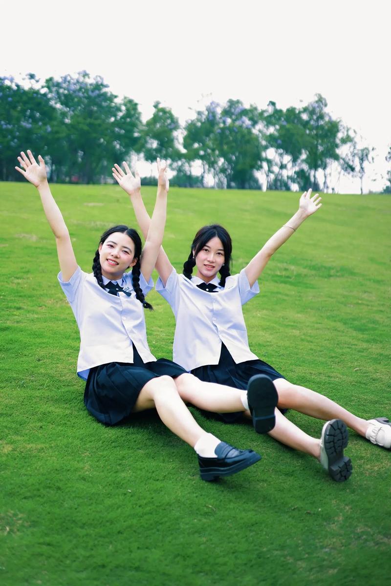 拍照两个人怎样摆姿势好看图2