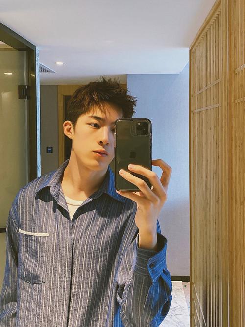 男生拍照角度与姿势有关吗图3