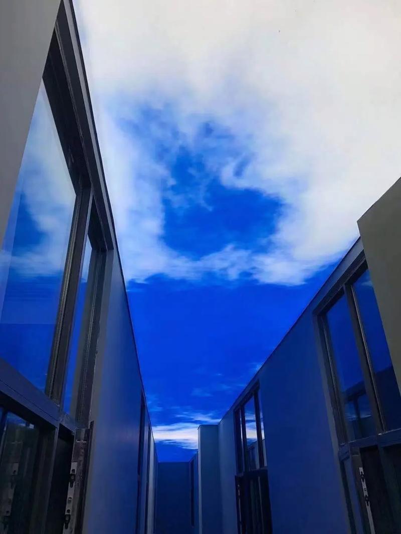 背光源的发光取决于什么?